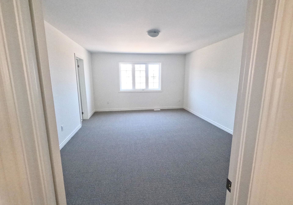 246-mckenzie-drive-clearview-ontario-s12707312