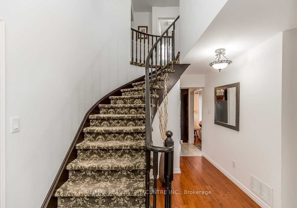 39-mcmillan-crescent-barrie-ontario-s12718970