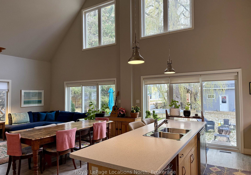 18-hickory-street-collingwood-ontario-s12721960