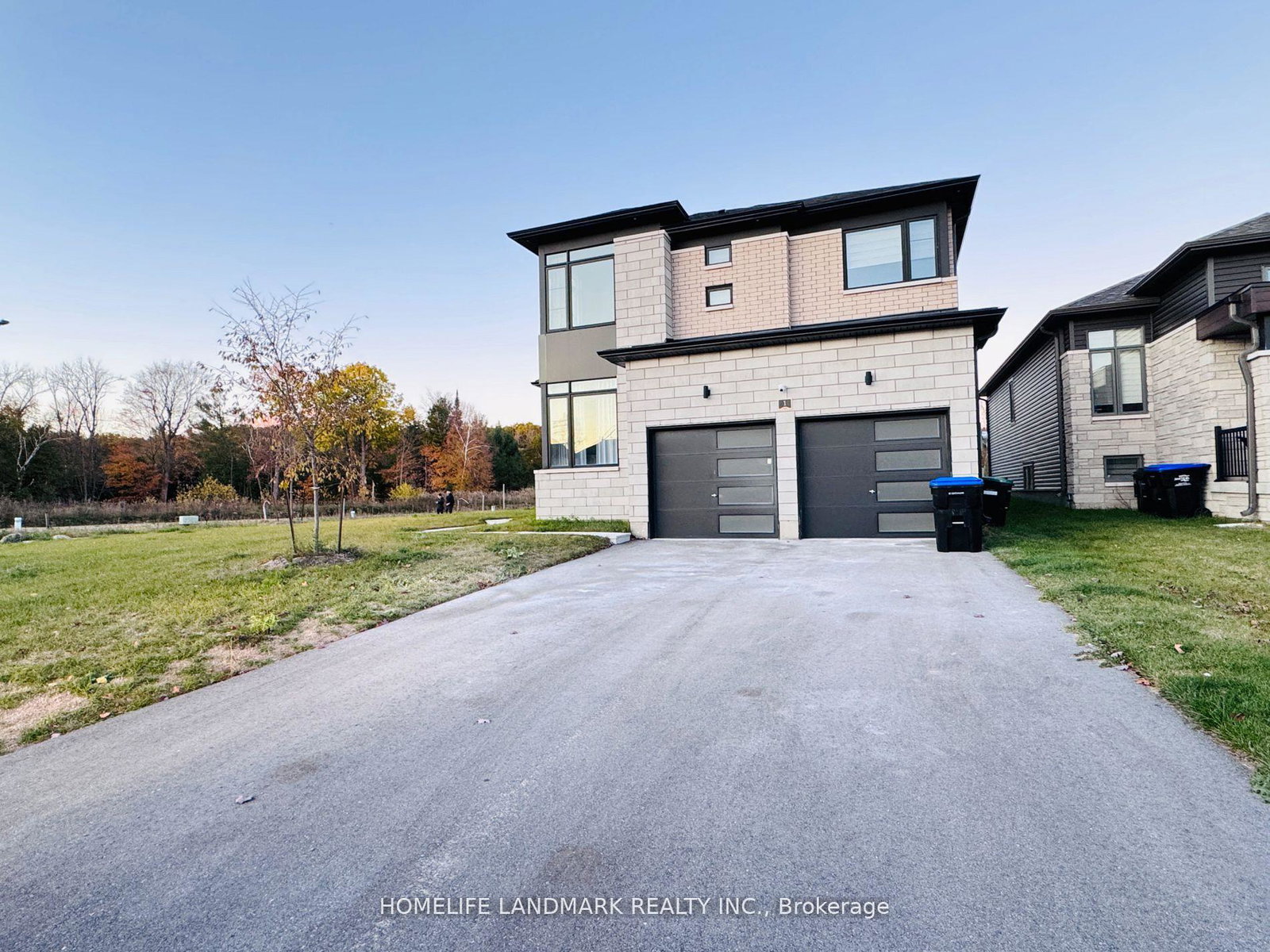 1-tran-street-wasaga-beach-ontario-s12725434