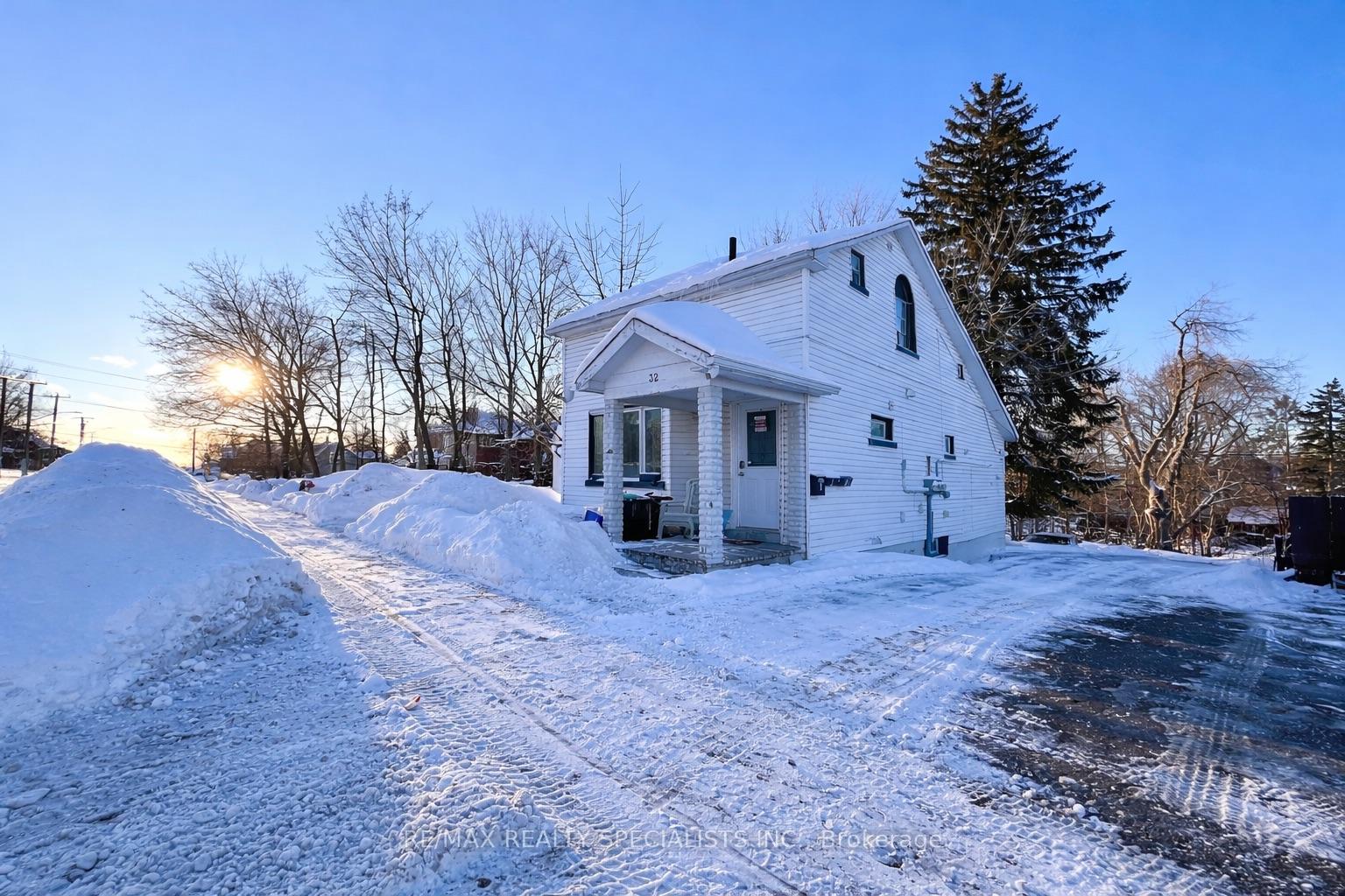 3penetang-street-barrie-ontario-s12727780