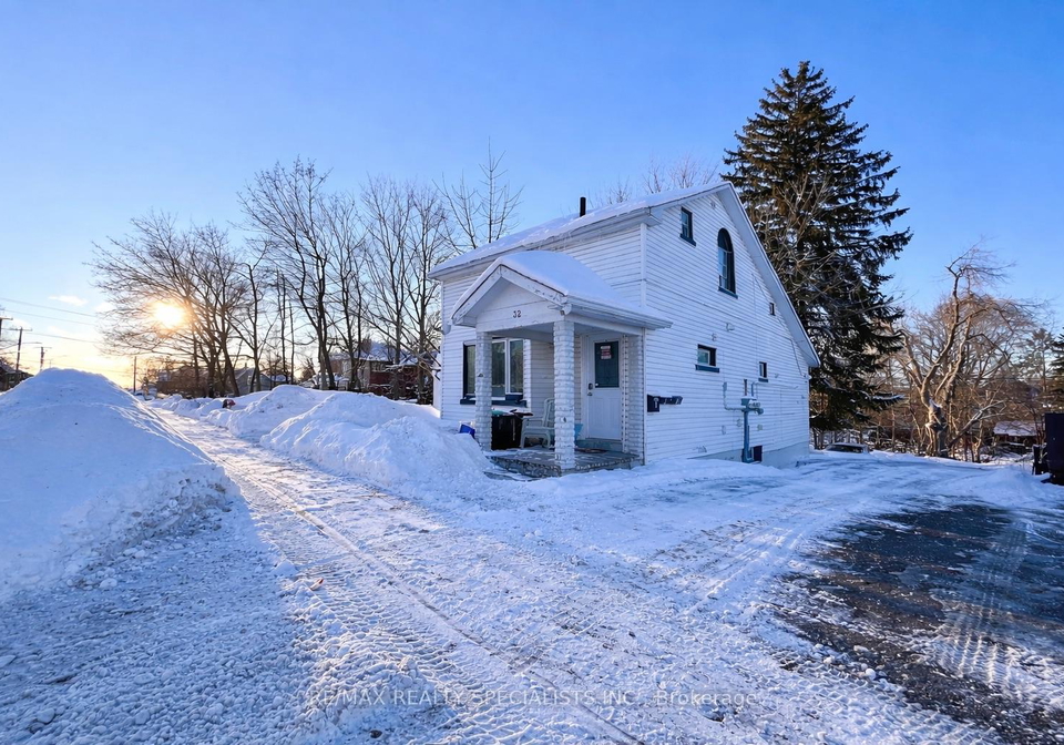 3penetang-street-barrie-ontario-s12727780