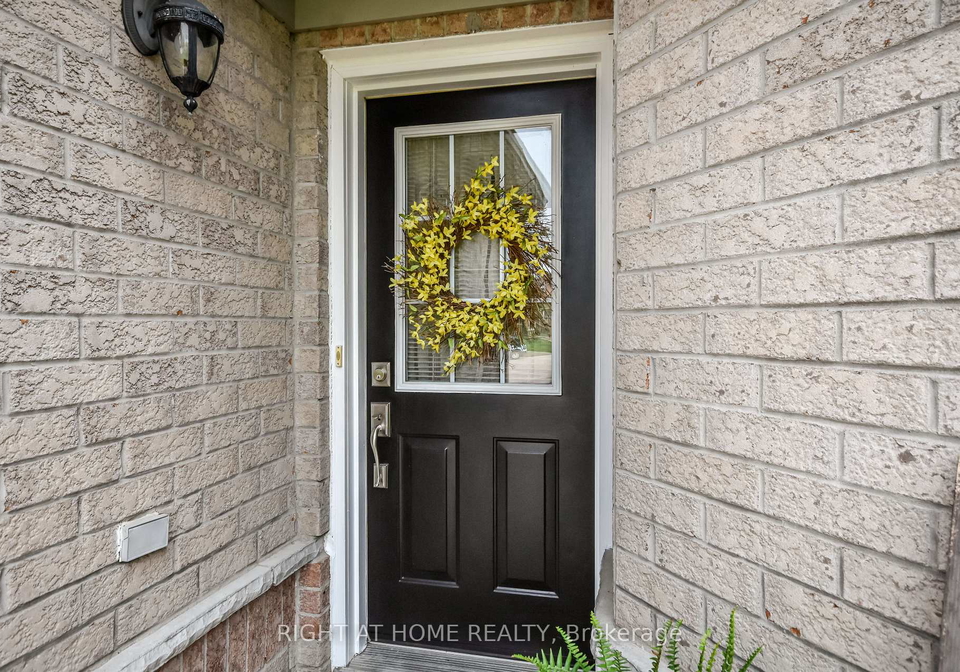 13-couples-court-barrie-ontario-s12733936