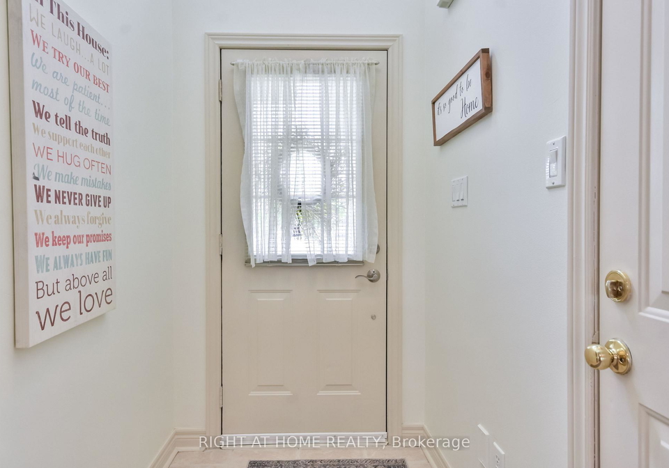13-couples-court-barrie-ontario-s12733936