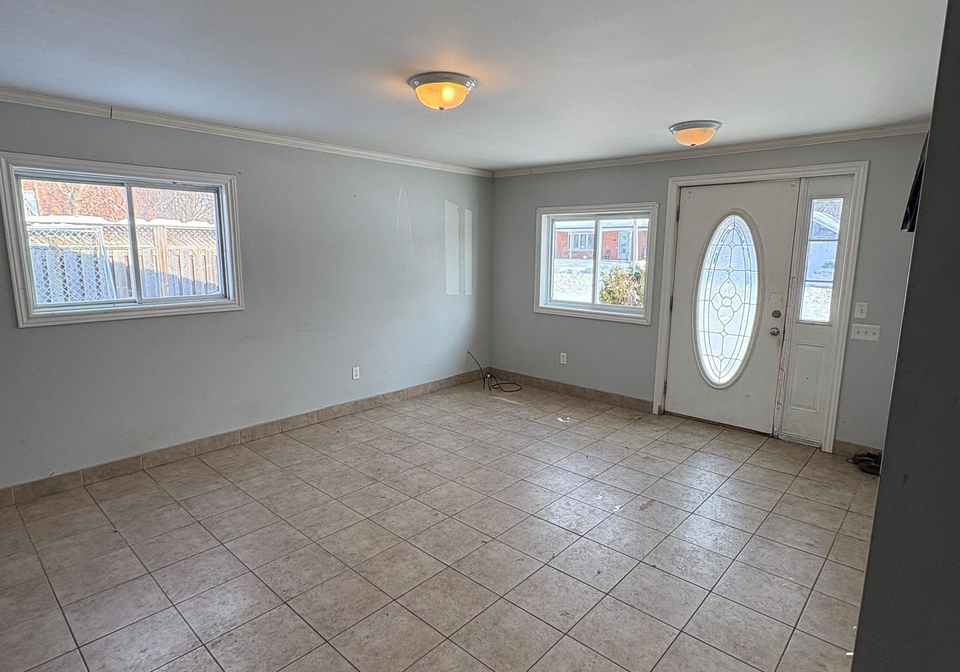 232-jane-street-clearview-ontario-s12735116