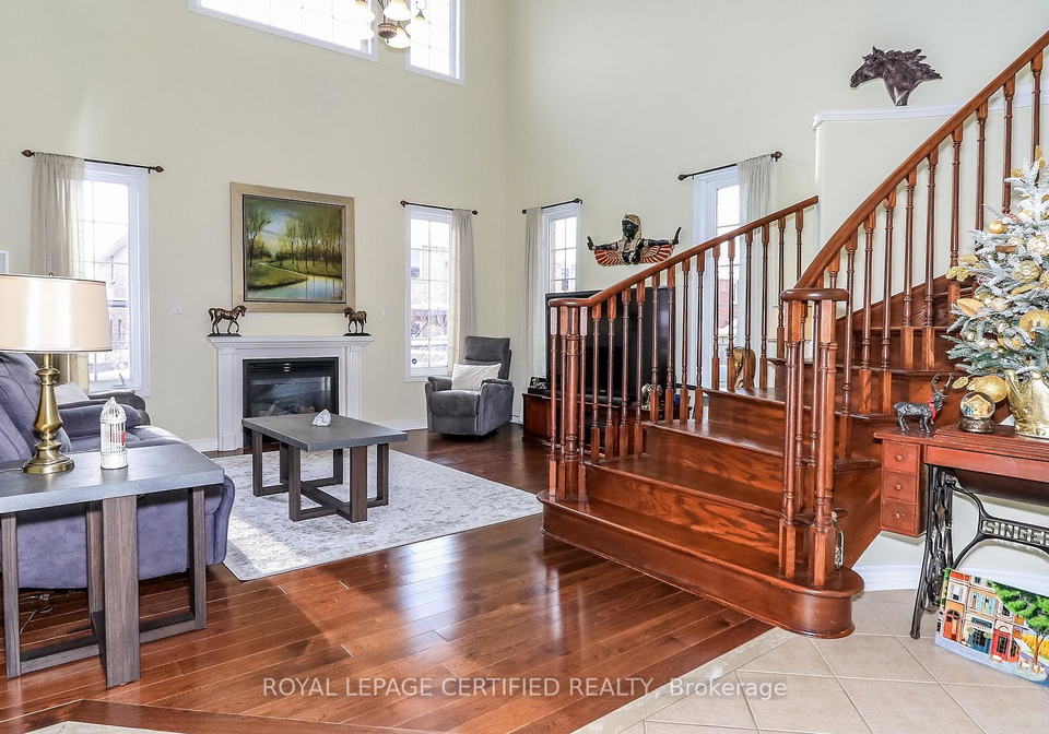 79-sovereigns-gate-barrie-ontario-s12735608