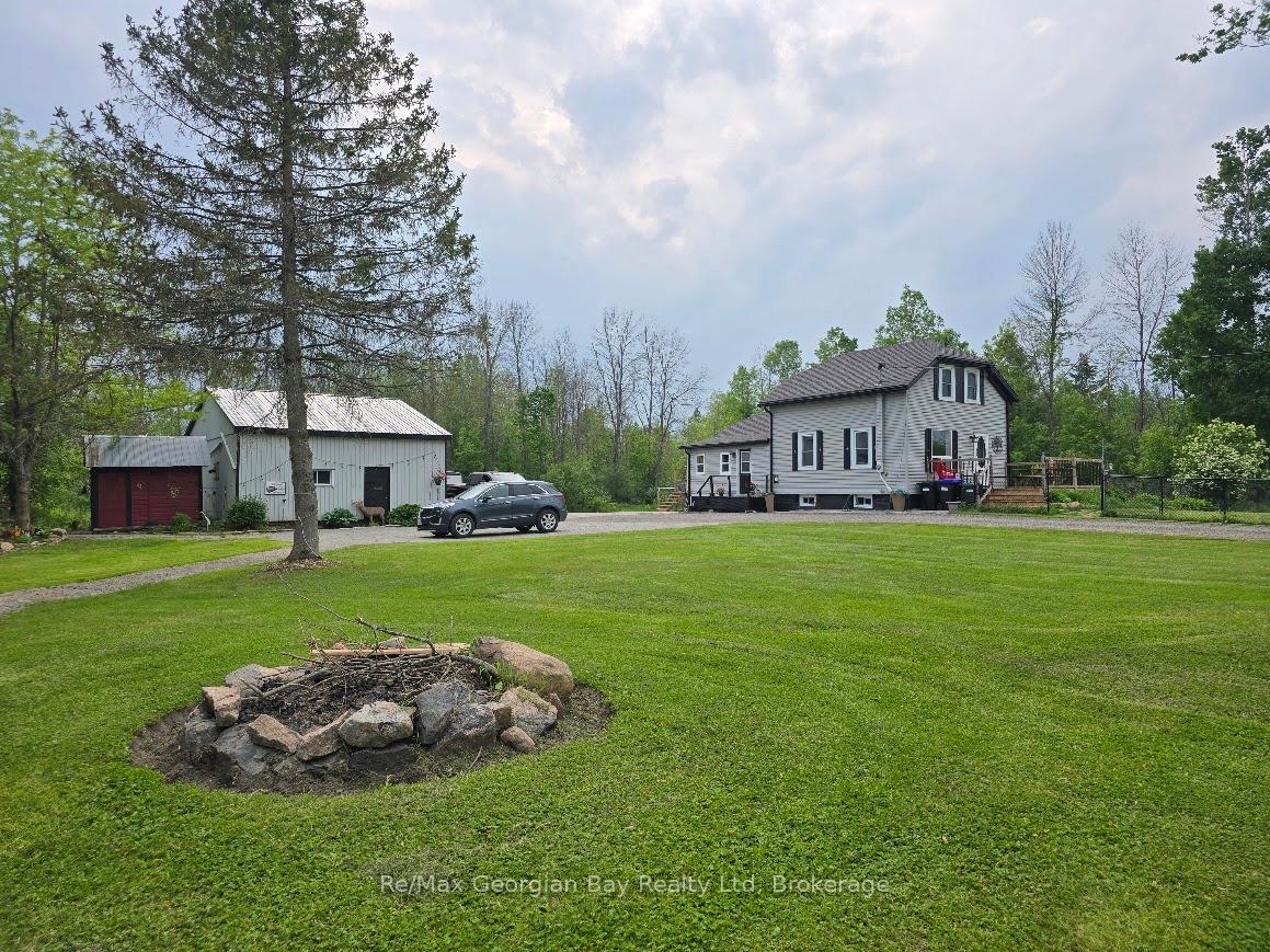 2066-irish-line-severn-ontario-s12744150