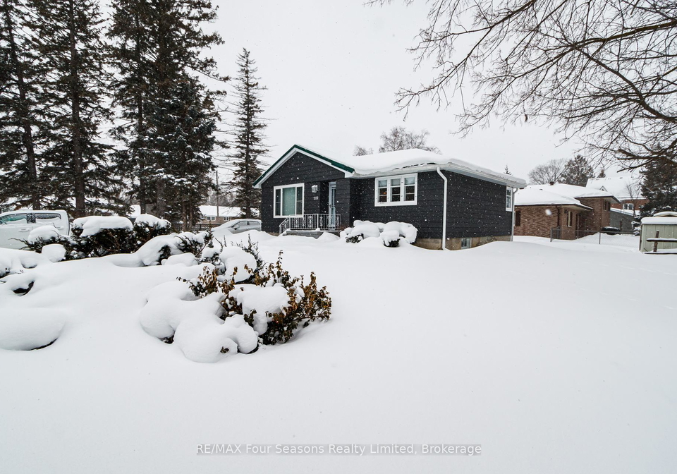 222-charles-street-clearview-ontario-s12745072