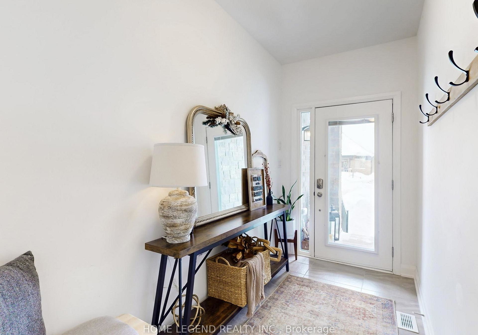 24-lally-terrace-barrie-ontario-s12746562