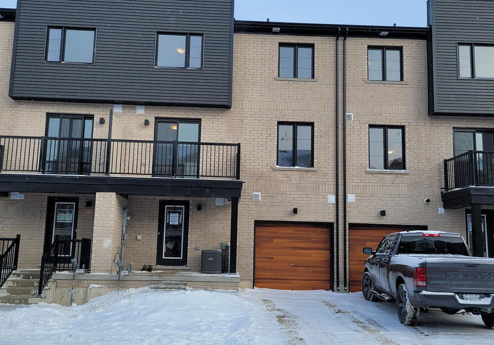 34-silo-mews-barrie-ontario-s12760430