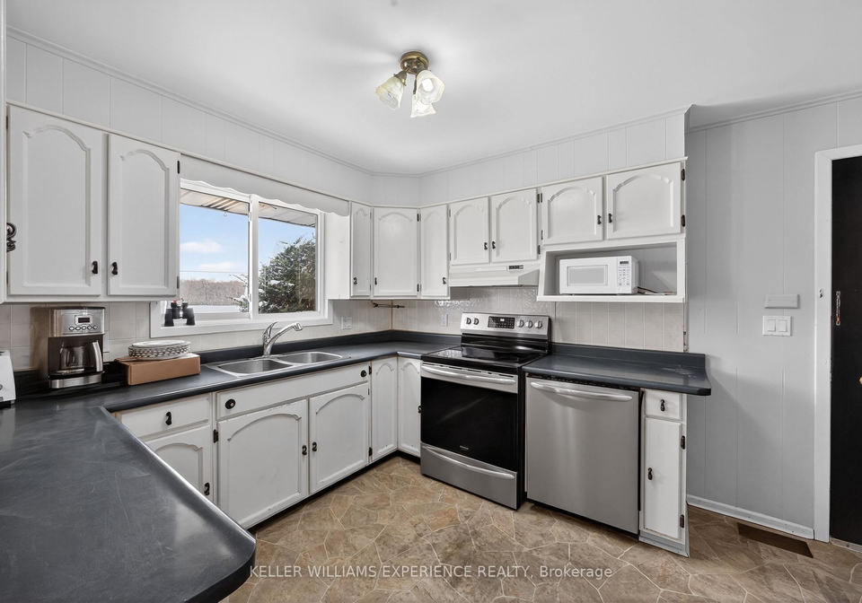 1130-baseline-road-s-tiny-ontario-s12774584