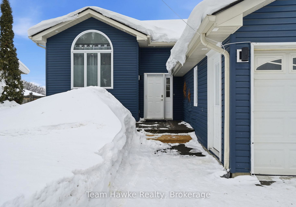 52-mercer-crescent-penetanguishene-ontario-s12779790