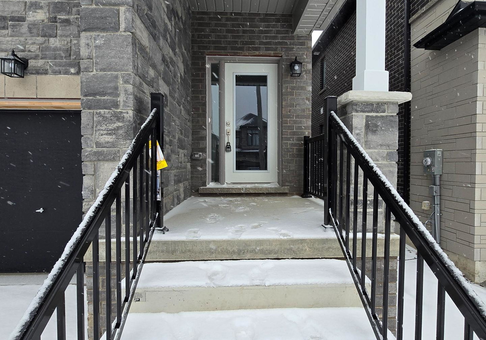 17-barnyard-trail-barrie-ontario-s12780944