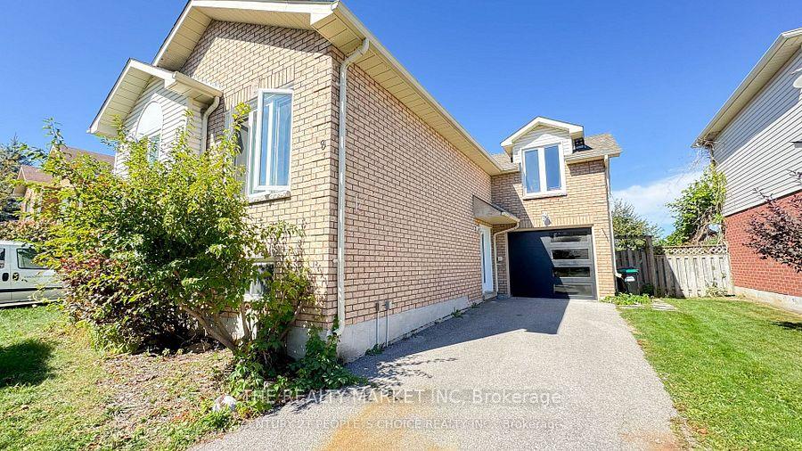 18-ward-drive-barrie-ontario-s12781028