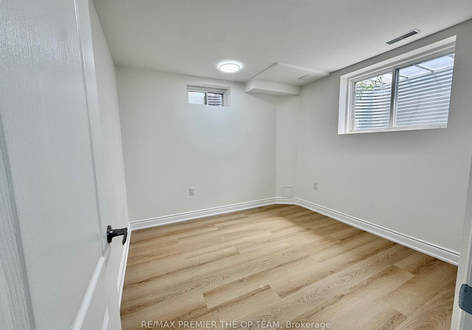 62-phoenix-boulevard-barrie-ontario-s12785258
