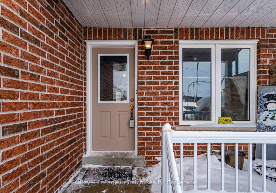 42-owen-street-penetanguishene-ontario-s12787254