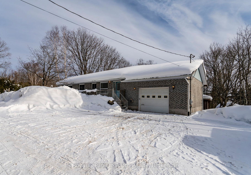 1-logmoss-road-tiny-ontario-s12788076