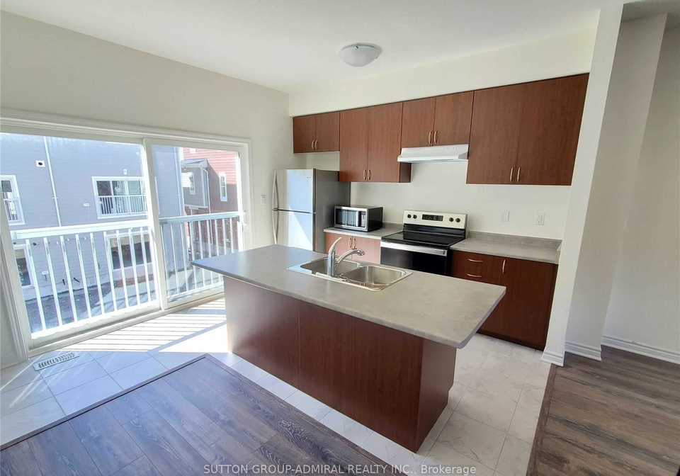 36-surf-drive-wasaga-beach-ontario-s12790594