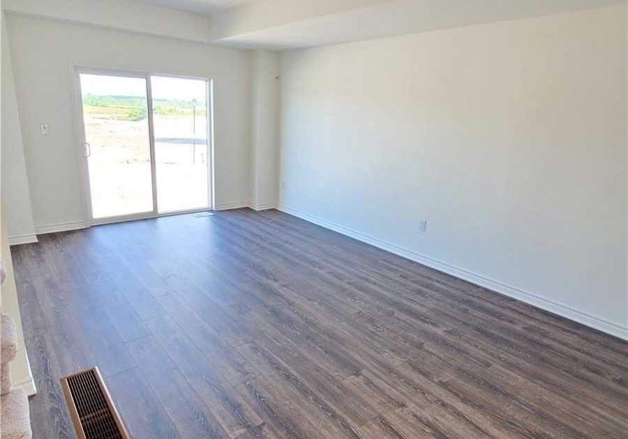 36-surf-drive-wasaga-beach-ontario-s12790594
