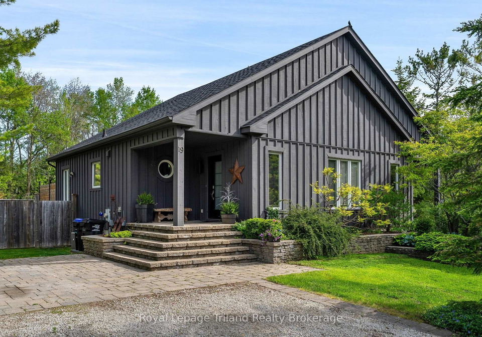19-trails-end-collingwood-ontario-s12833696