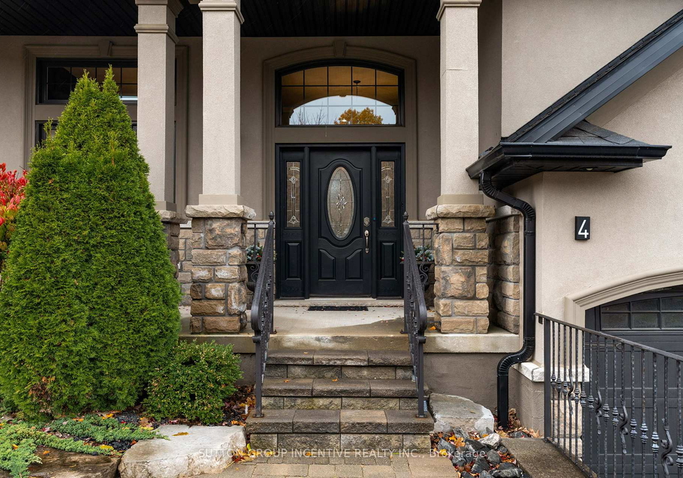 4-snowshoe-trail-barrie-ontario-s12834610