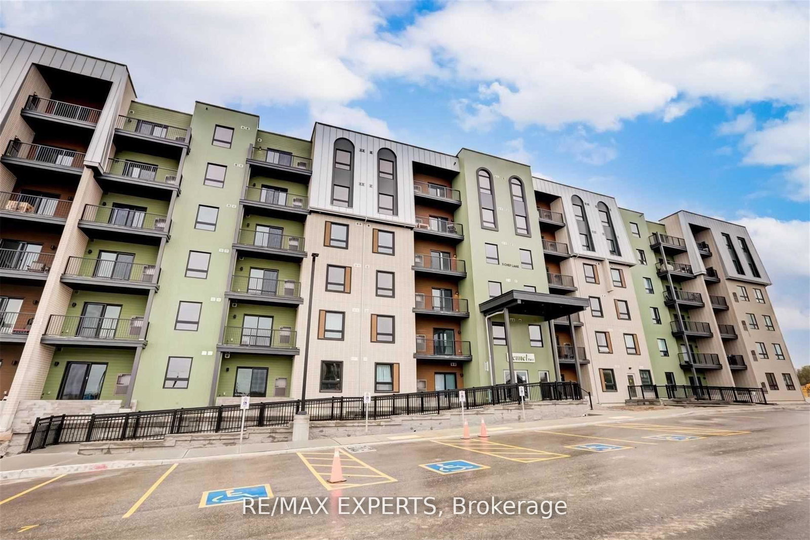5-chef-lane-barrie-ontario-s12835590