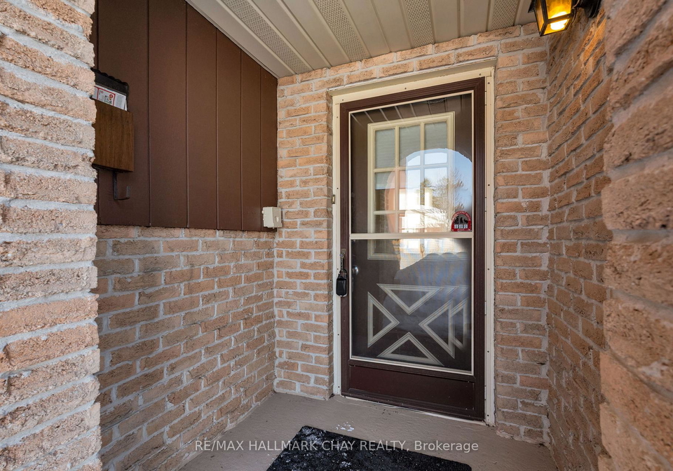13-grand-place-barrie-ontario-s12836614