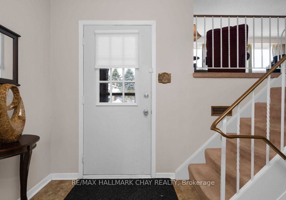 13-grand-place-barrie-ontario-s12836614