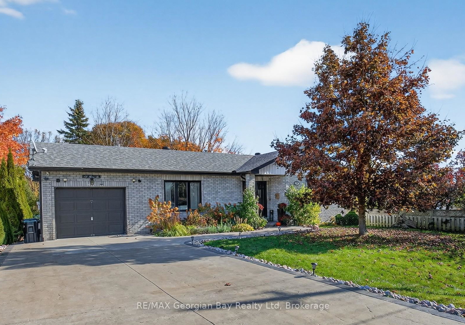 15-lorne-avenue-penetanguishene-ontario-s12837732