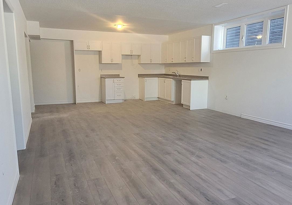 93-berkely-street-wasaga-beach-ontario-s12839058