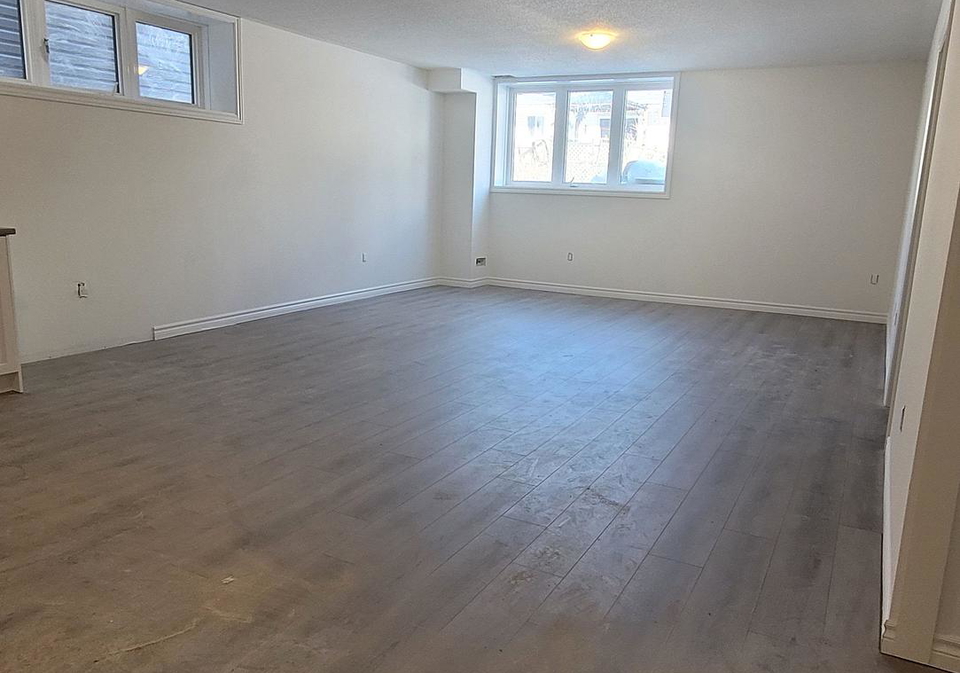 93-berkely-street-wasaga-beach-ontario-s12839058