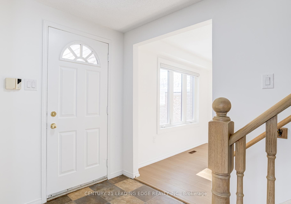 7-nugent-court-barrie-ontario-s12839332