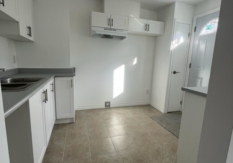 63-ferris-lane-barrie-ontario-s12841324