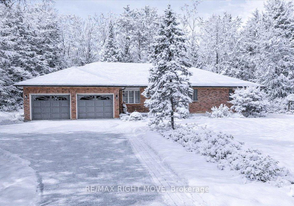 1892-carriage-court-severn-ontario-s12842654