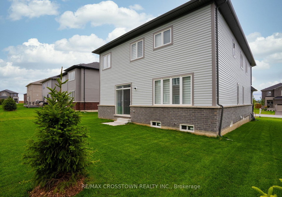 11-middleton-drive-wasaga-beach-ontario-s12845158