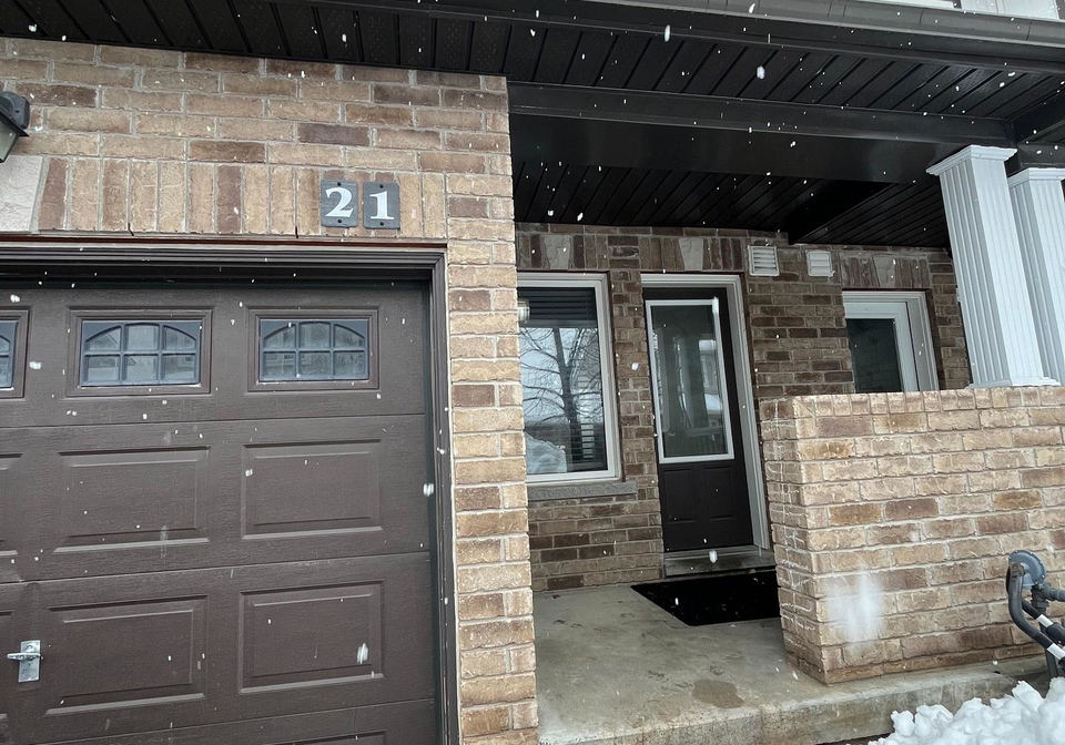 90-sovereigns-gate-barrie-ontario-s12849448