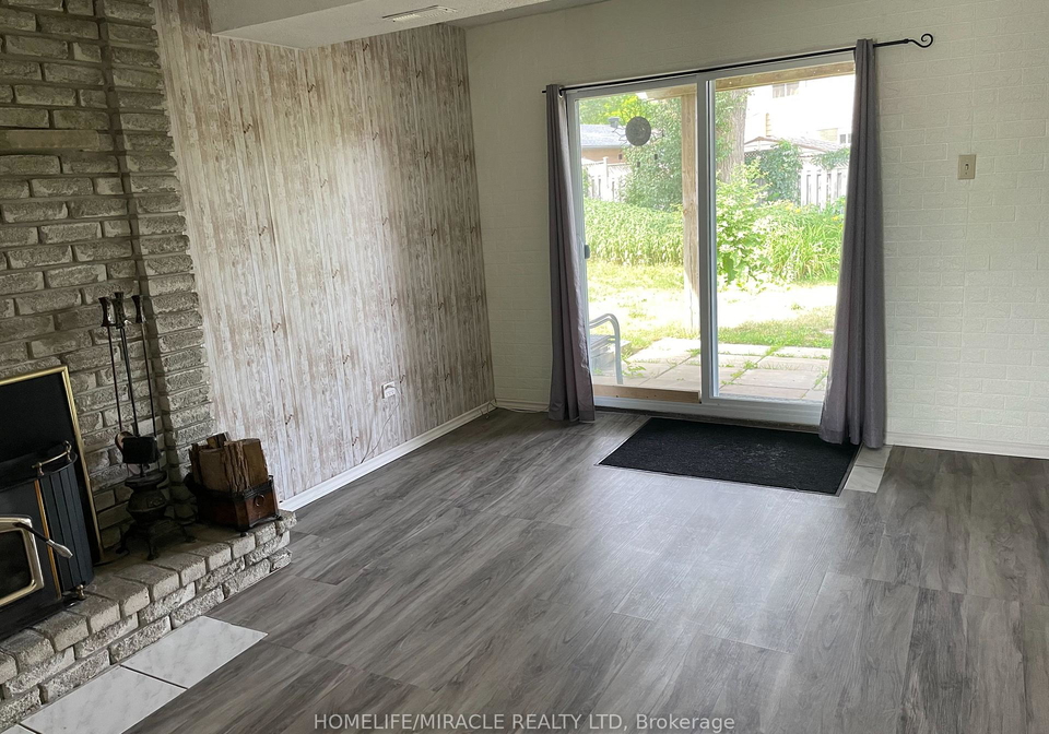6-wall-court-barrie-ontario-s12852052
