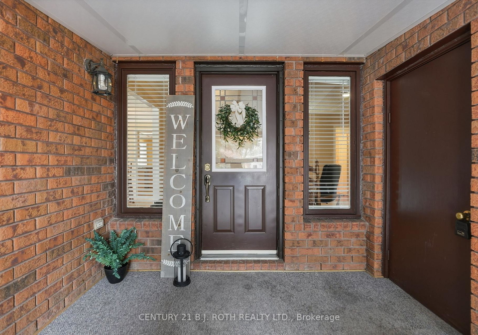25-autumn-lane-barrie-ontario-s12853990