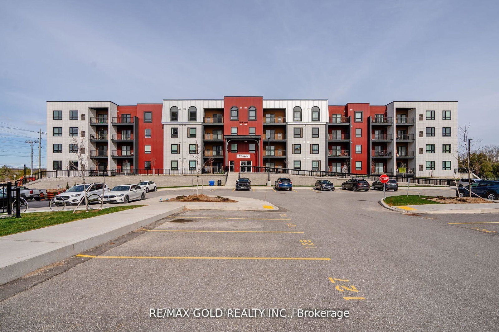 1-chef-lane-barrie-ontario-s12857752