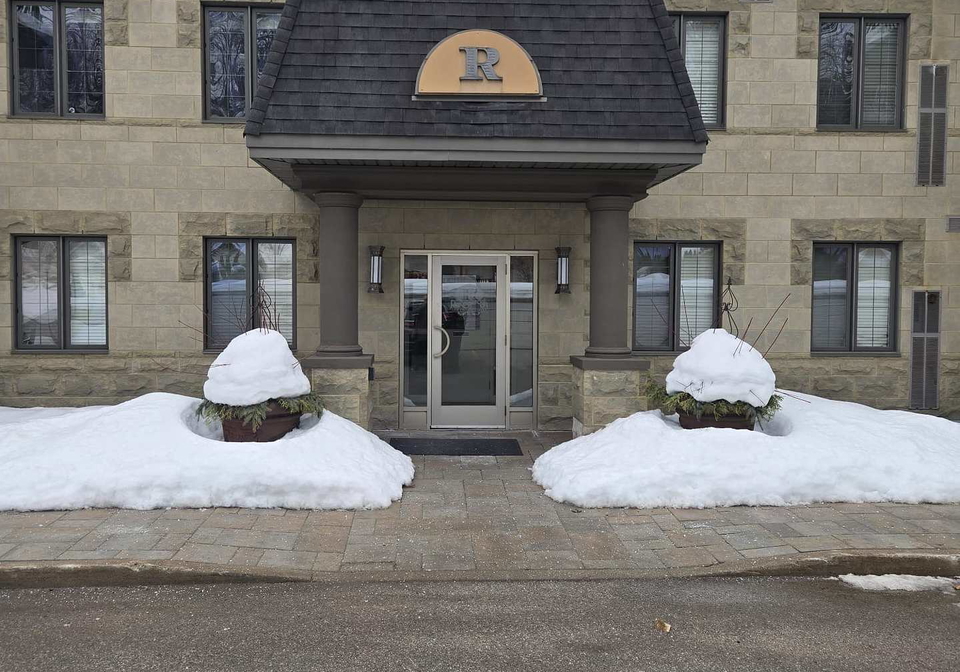 200-collier-street-barrie-ontario-s12862638