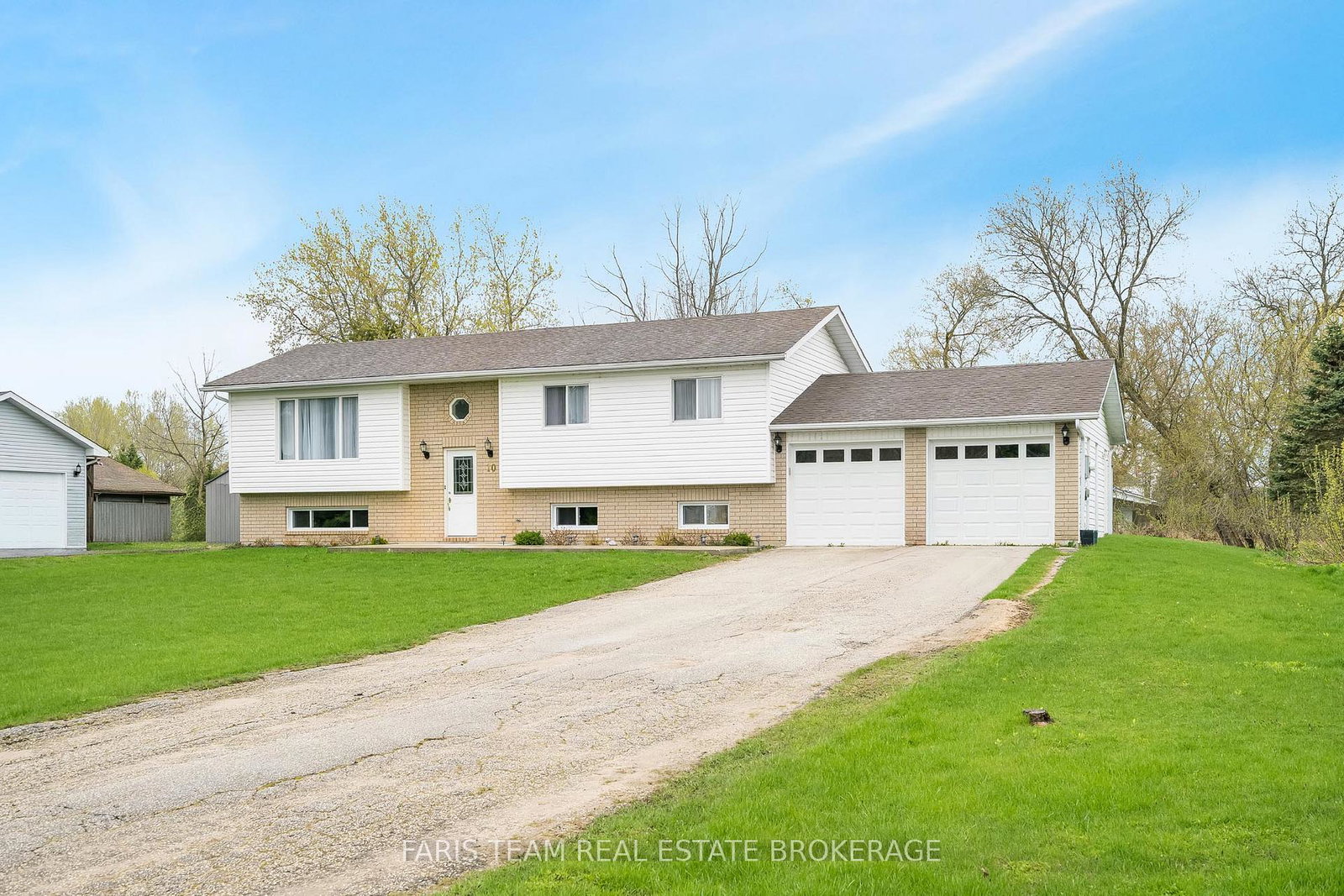 10-surrey-lane-clearview-ontario-s12869712