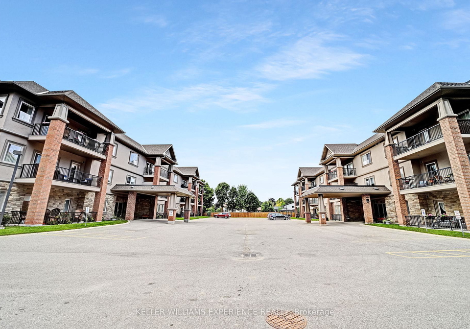19b-yonge-street-n-springwater-ontario-s12875092