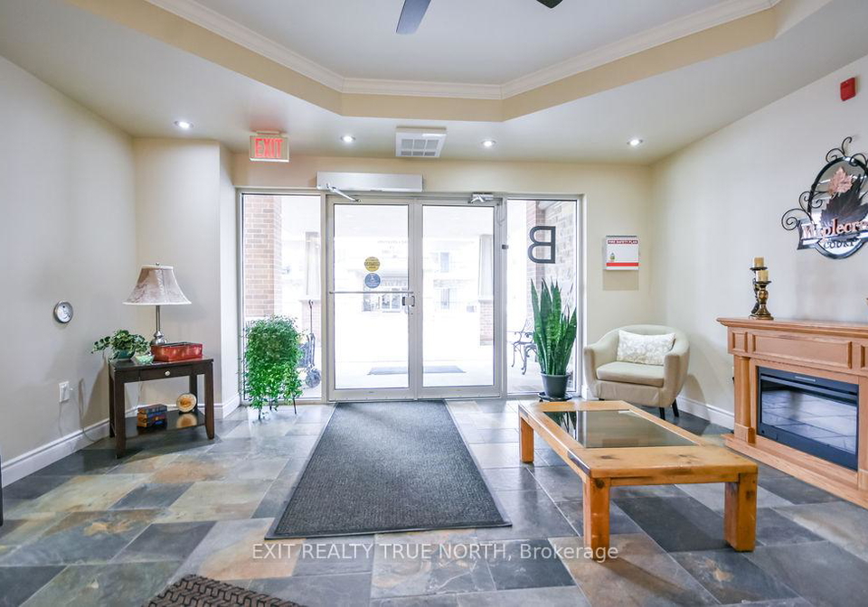 19b-yonge-street-n-springwater-ontario-s12875808