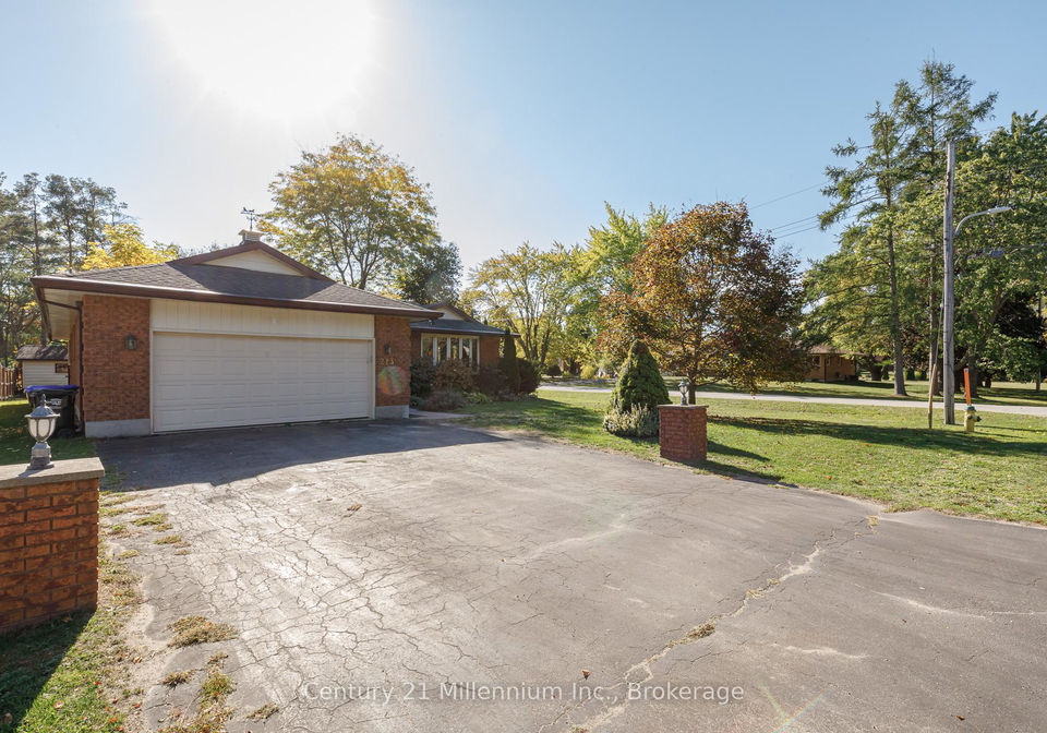 213-jane-street-clearview-ontario-s12877204
