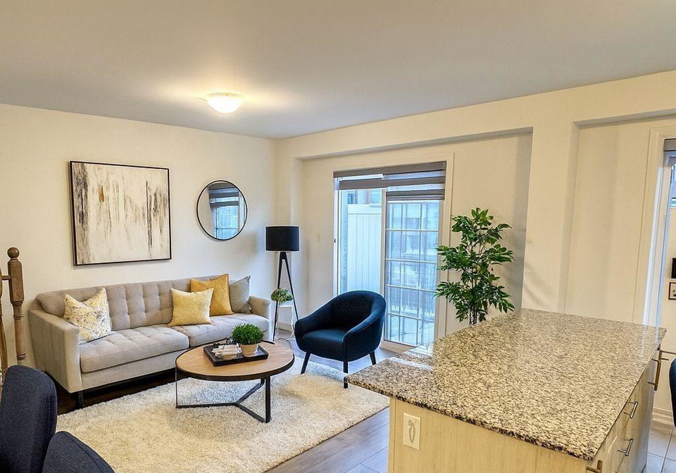 7-silo-mews-barrie-ontario-s12878306