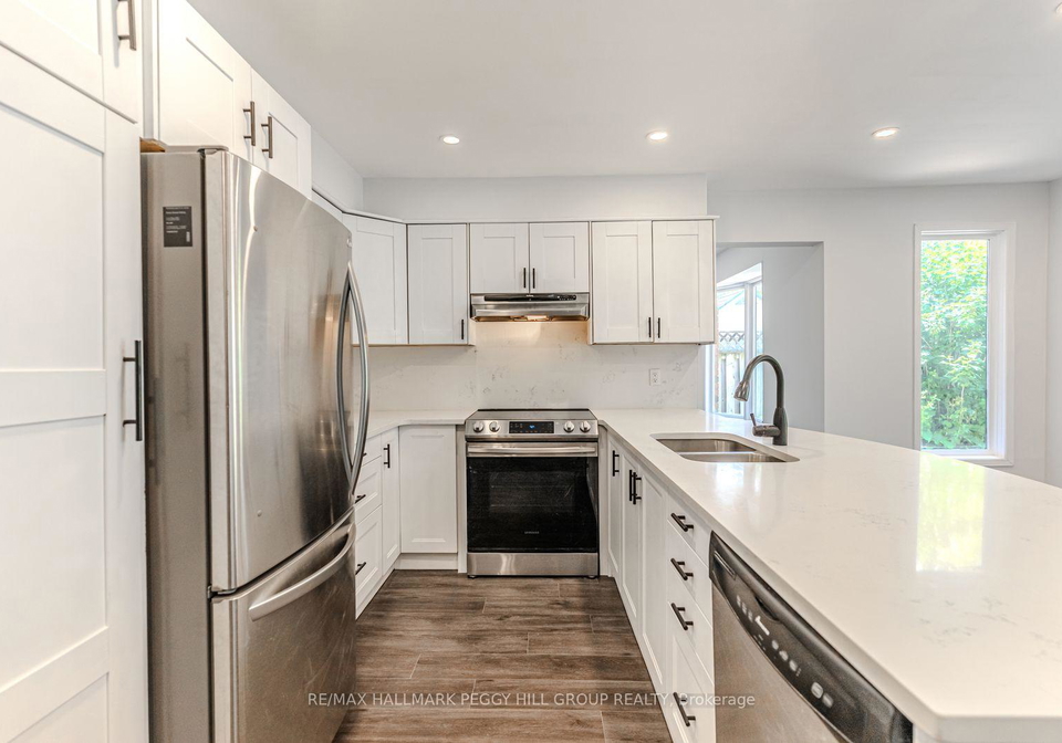 21-autumn-lane-barrie-ontario-s12880394