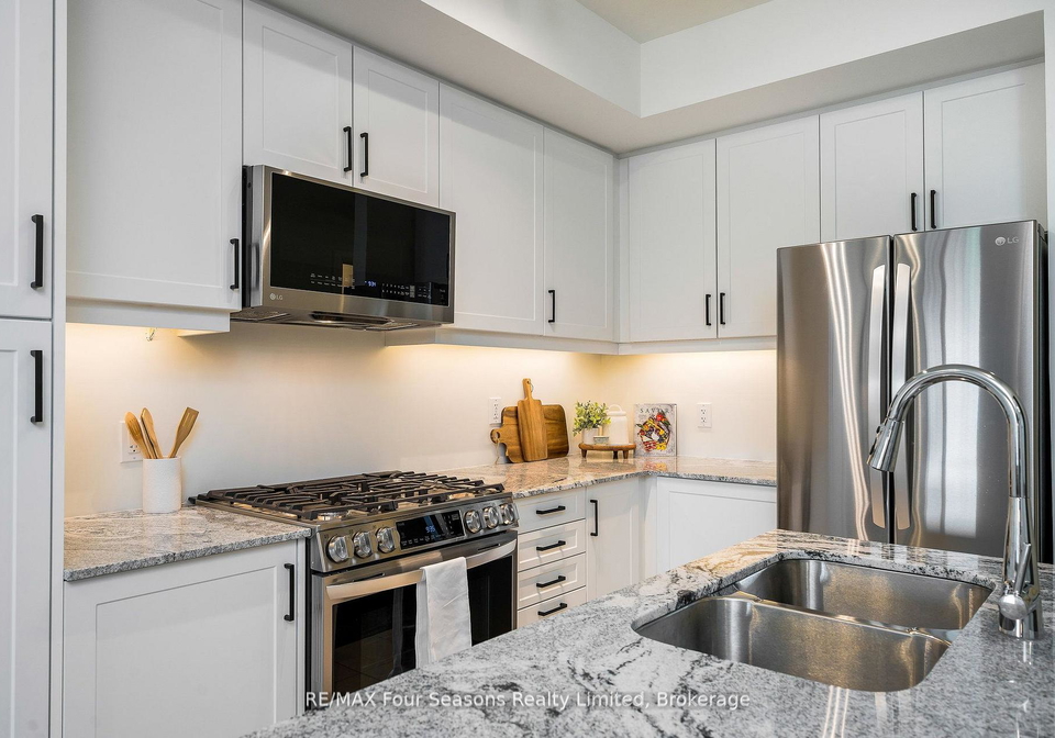 17-spooner-crescent-collingwood-ontario-s12880638