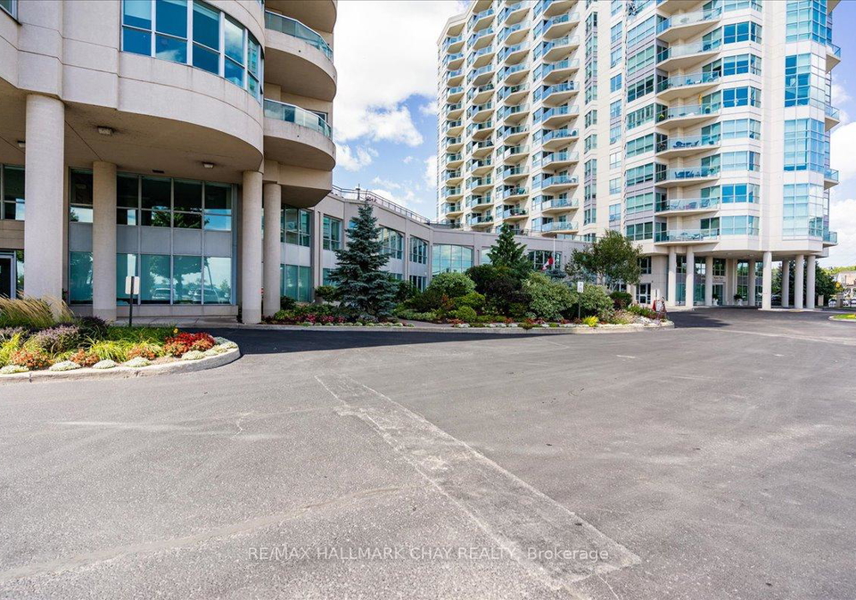 2-toronto-street-barrie-ontario-s12889694