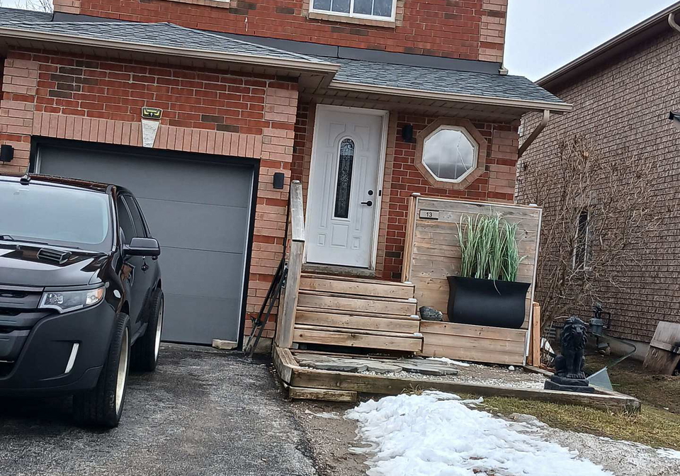 135-raymond-crescent-barrie-ontario-s12891318