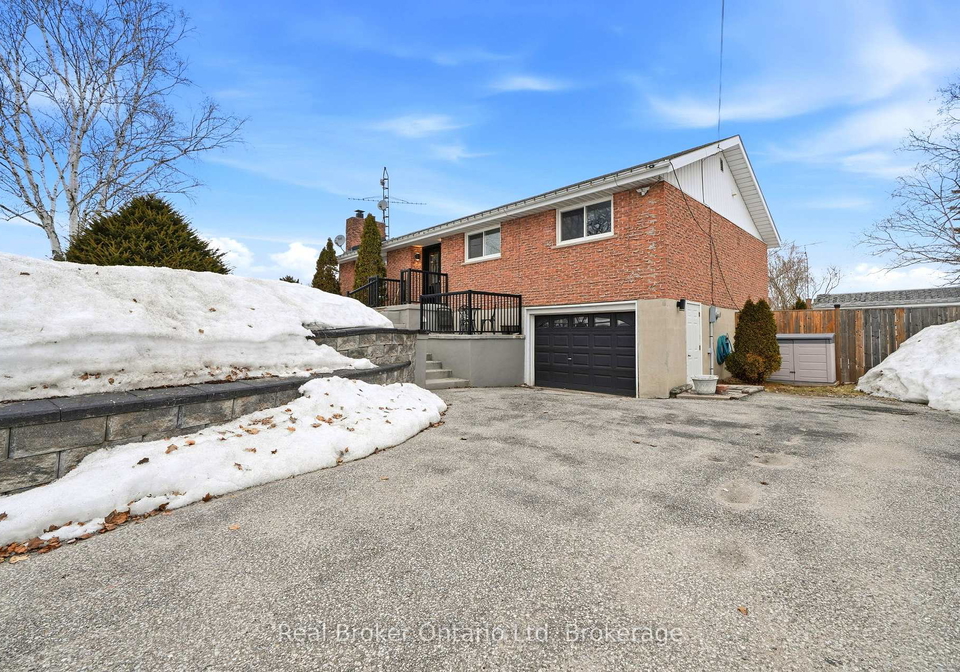 8271-93-highway-tiny-ontario-s12891926